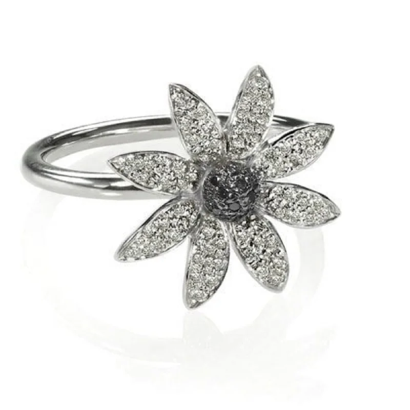 sterling silver rings for couples-Petite Flower Ring